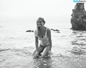 Genevieve Morton / genevievemorton nude photo #0653