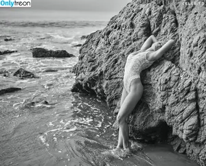 Genevieve Morton / genevievemorton nude photo #0656