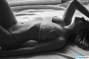 Genevieve Morton / genevievemorton nude photo #0667