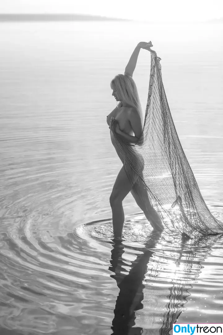 Genevieve Morton nude photo #0636 (genevievemorton)