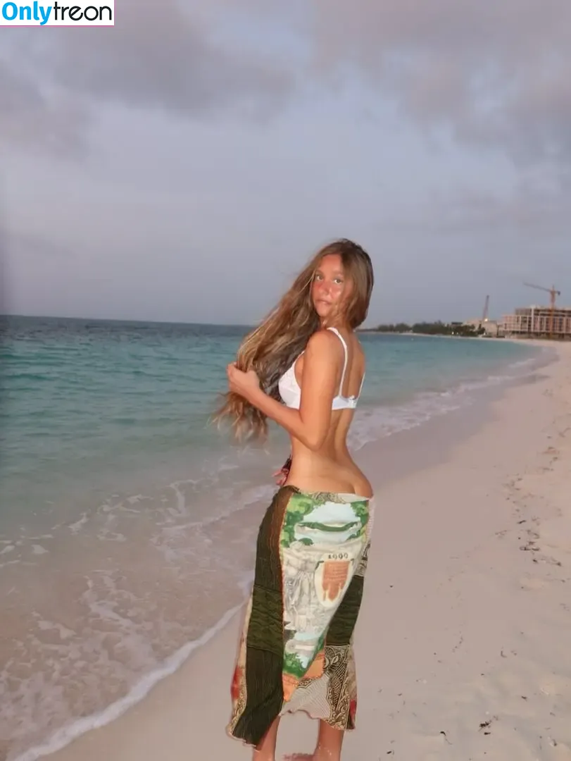 Genie Exum nude photo #0032 (genie.exum / genieeexumm)