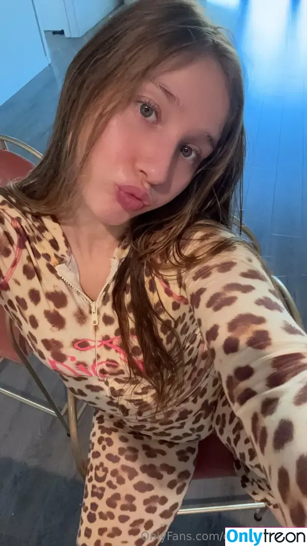 genieeexumm nude photo #0015 (genieeexumm)