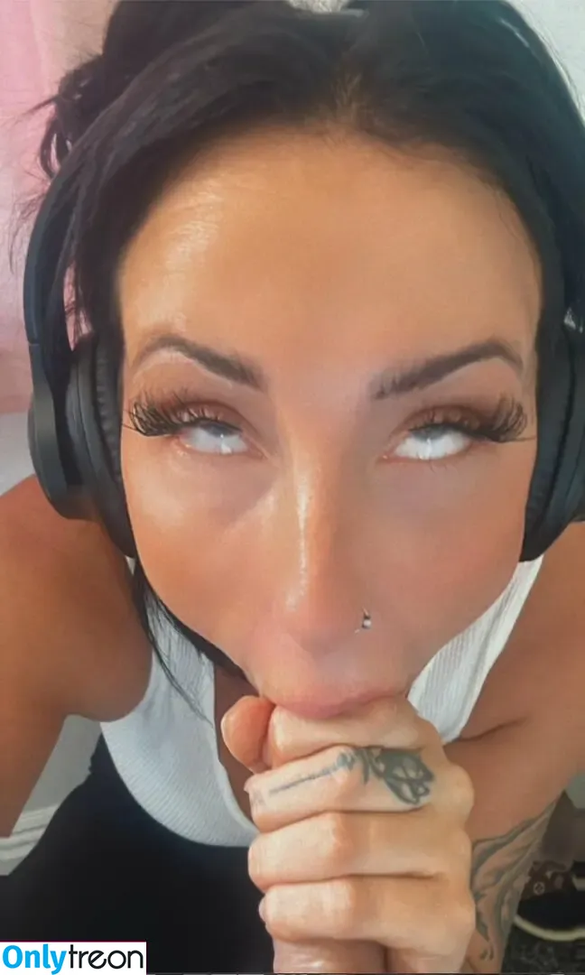 Geordie Hattie nude photo #0003 (Geordiegoddesshattiee / Geordiehattieexo)