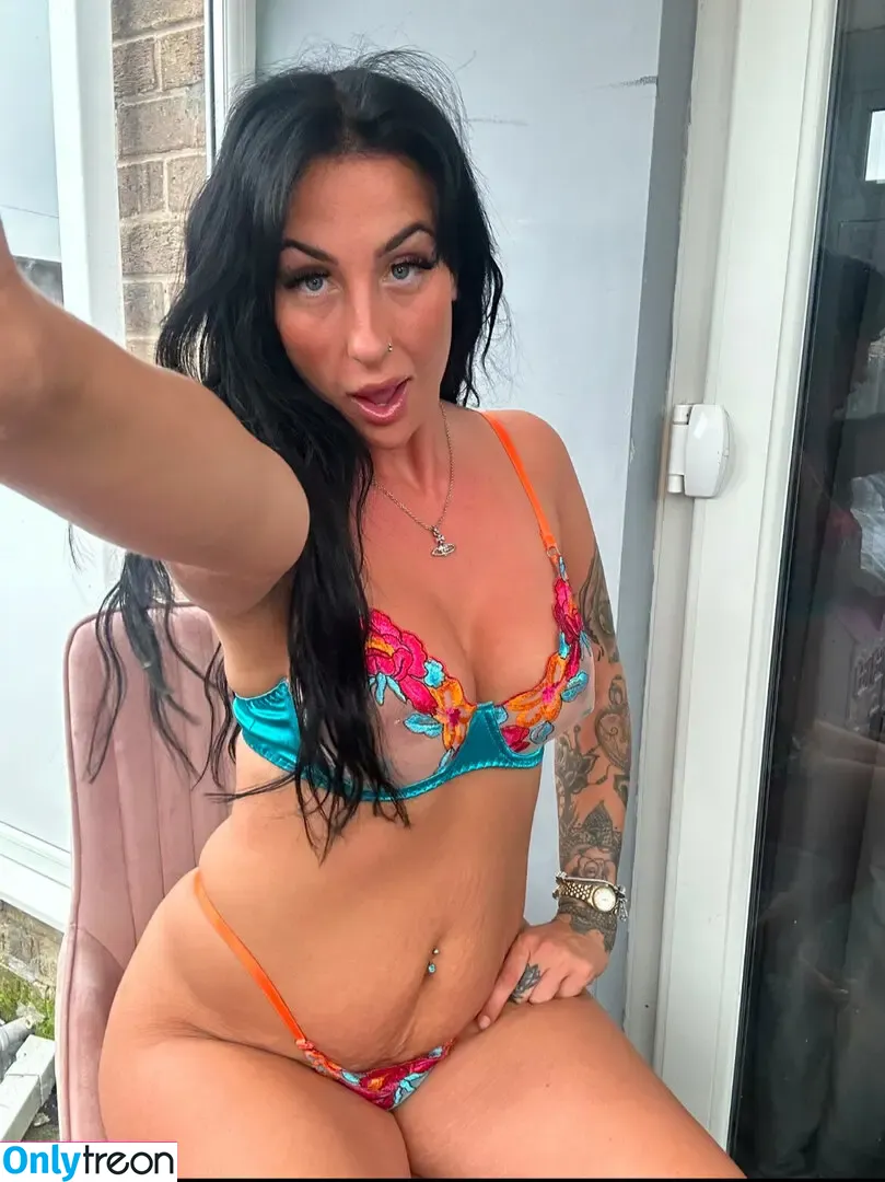 Geordie Hattie nude photo #0026 (Geordiegoddesshattiee / Geordiehattieexo)
