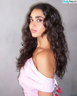 Geraldine Viswanathan / yoyogeraldine nude photo #0135