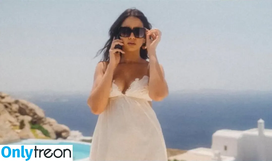Geraldine Viswanathan nude photo #0221 (yoyogeraldine)