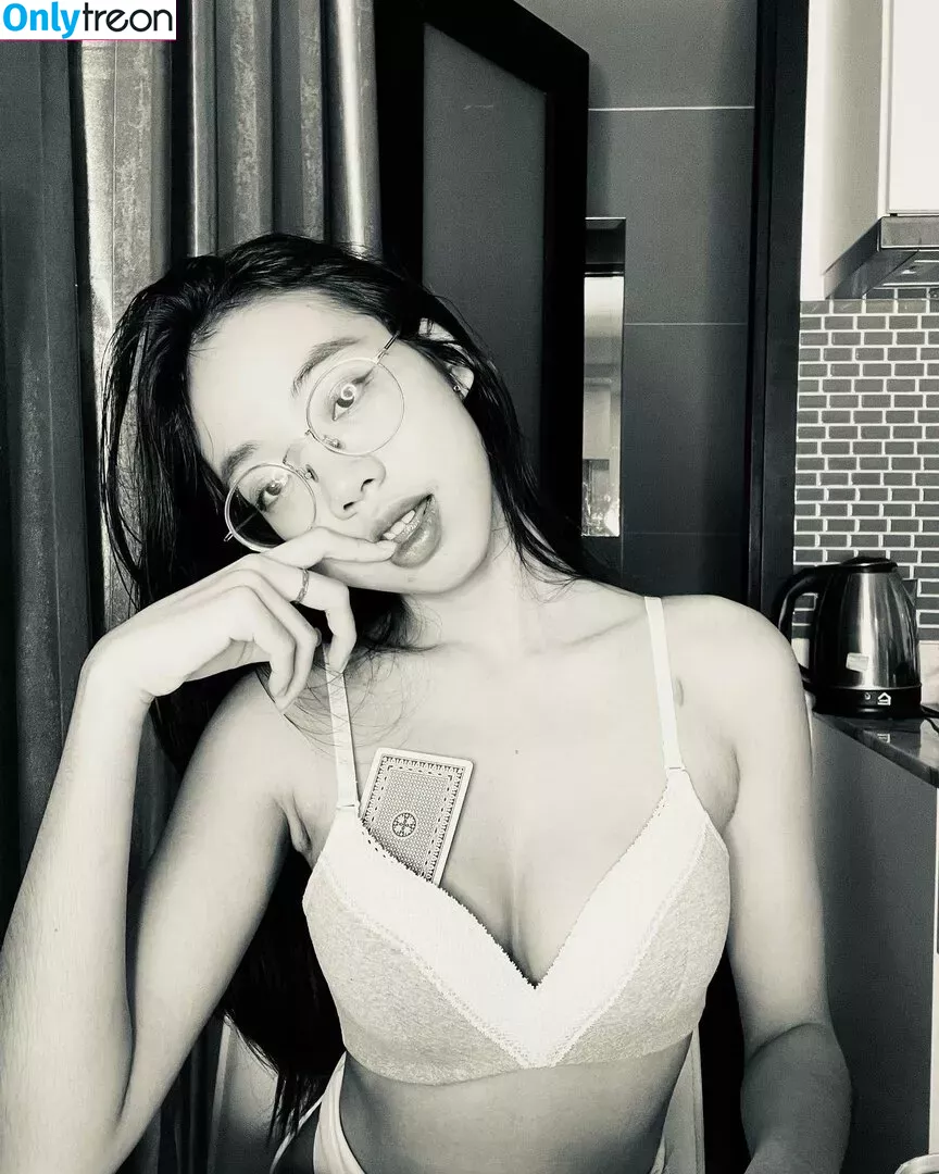 GGoldenbee nude photo #0016 (Dayone_ps / goldenbeelive)