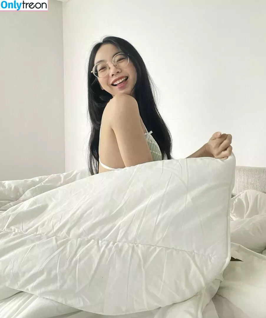 GGoldenbee nude photo #0021 (Dayone_ps / goldenbeelive)