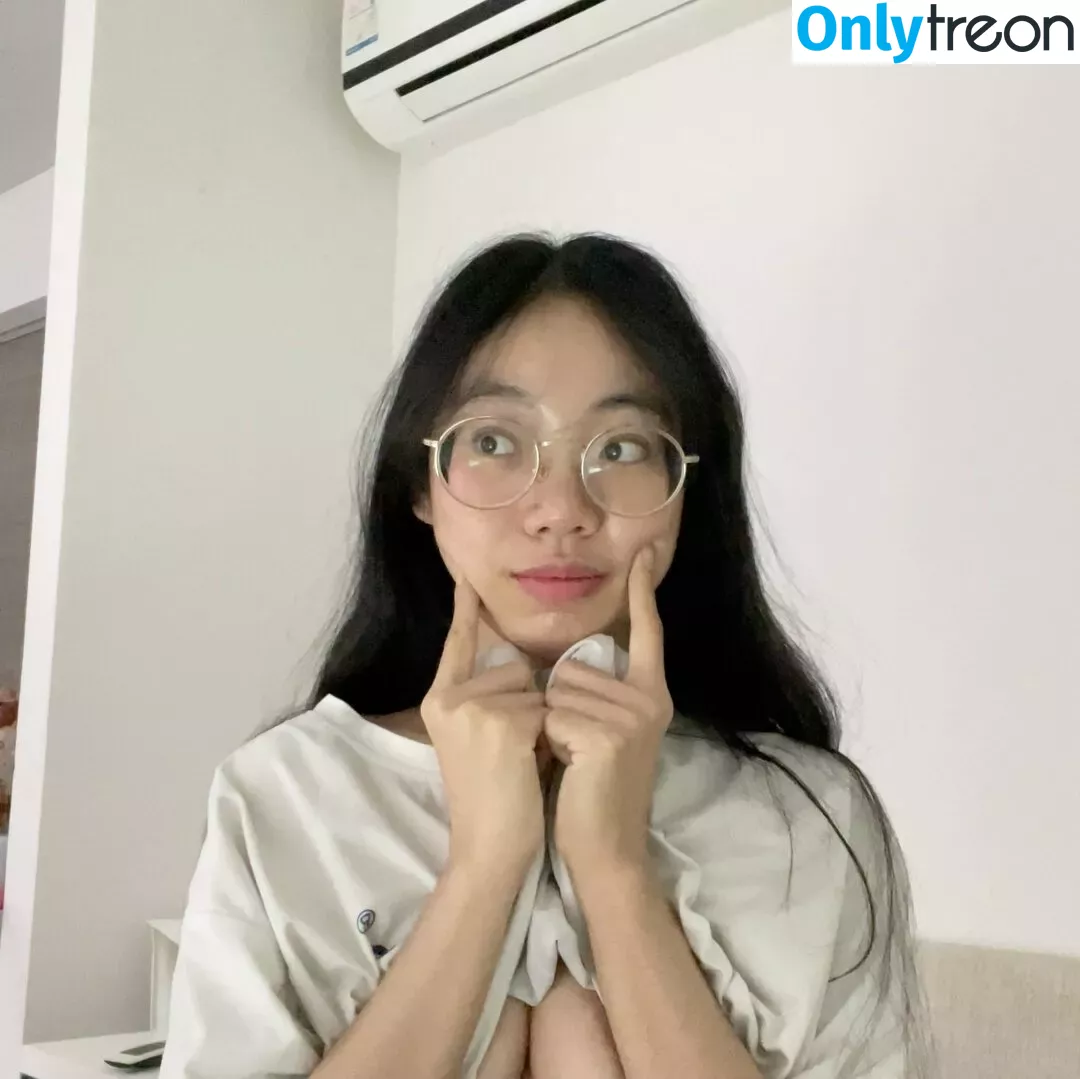 GGoldenbee nude photo #0049 (Dayone_ps / goldenbeelive)