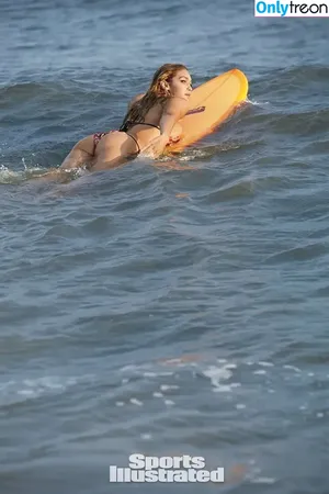 Gigi Hadid / GiGiHadid / aaliyahhadid nude photo #0562