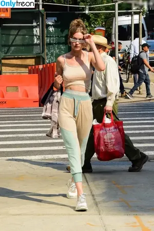 Gigi Hadid / GiGiHadid / aaliyahhadid nude photo #0720