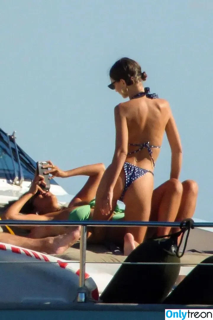 Gigi Hadid nude photo #0802 (GiGiHadid / aaliyahhadid)