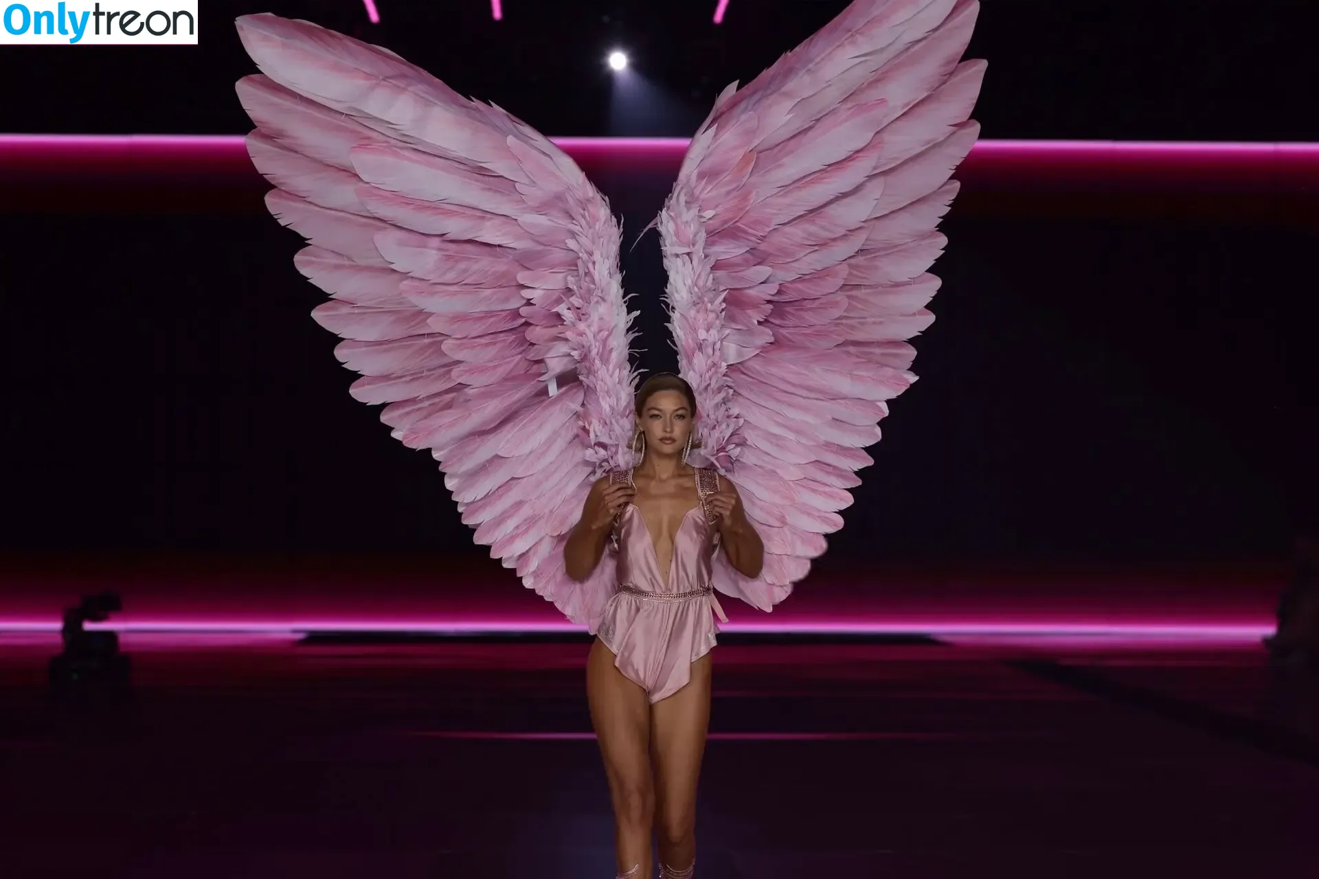 Gigi Hadid nude photo #0889 (GiGiHadid / aaliyahhadid)