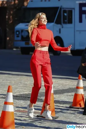 Gigi Hadid / GiGiHadid / aaliyahhadid nude photo #1101