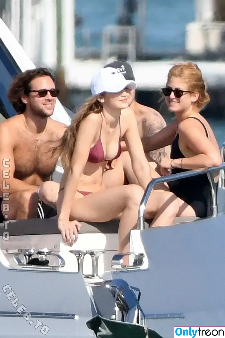 Gigi Hadid nude photo #1126 (GiGiHadid / aaliyahhadid)