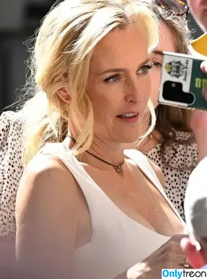 Gillian Anderson / gilliana nude photo #0671