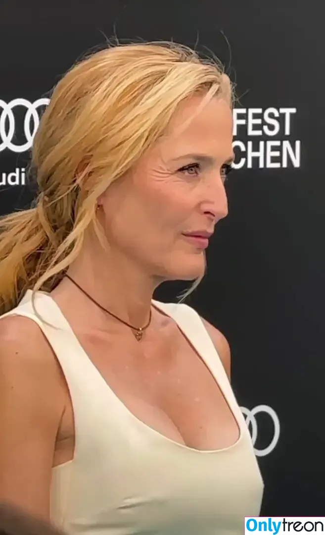 Gillian Anderson nude photo #0672 (gilliana)