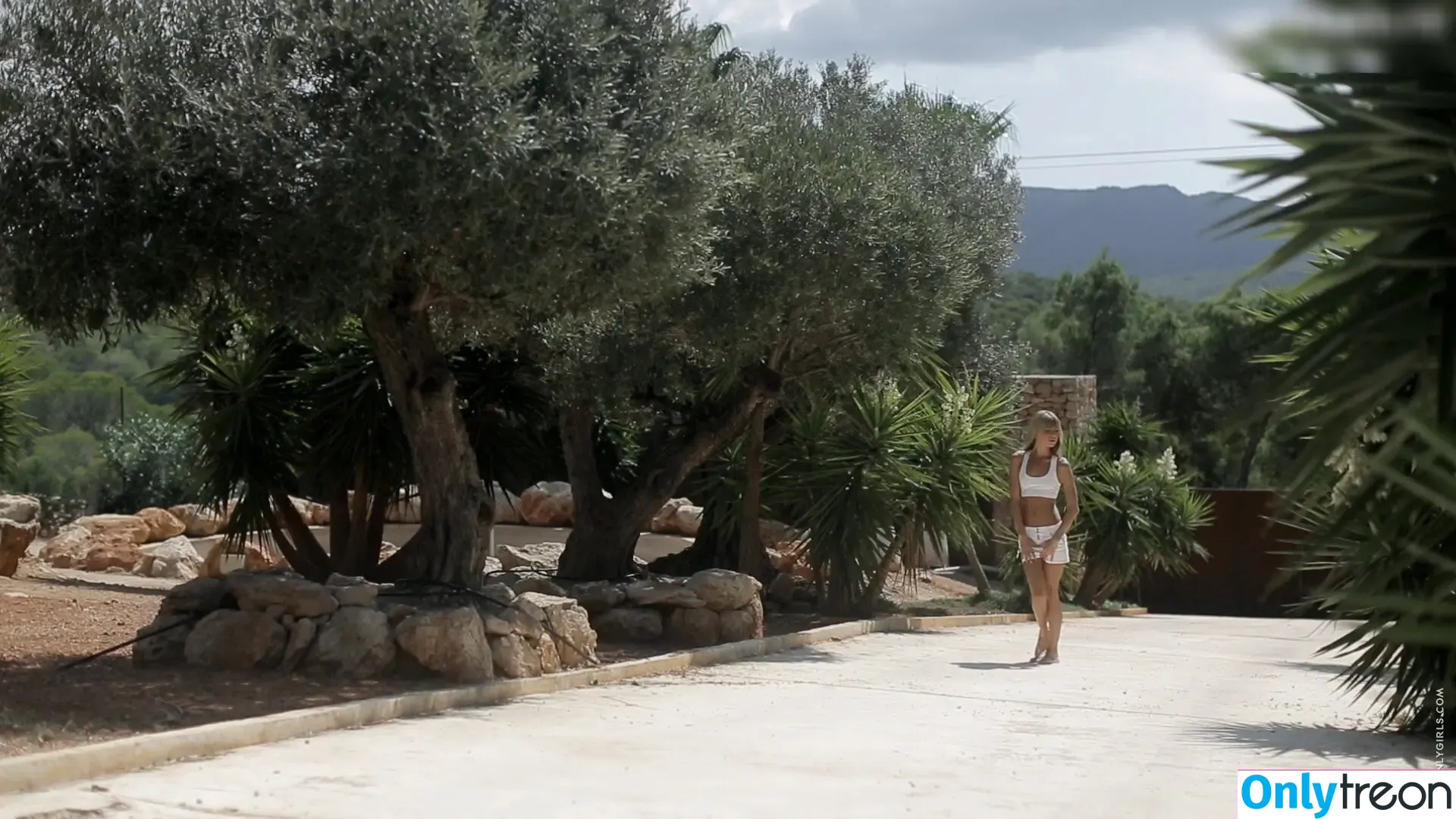 Gina Gerson nude photo #3051 (gina_gerson / valentina_ginagerson_official)