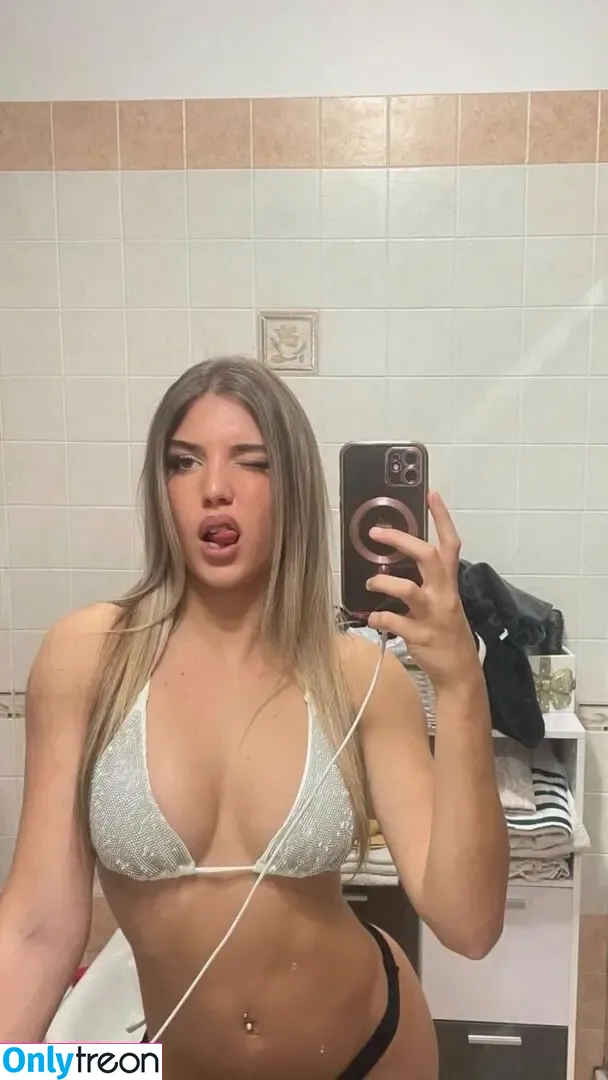 Giorgiazampi Sofiagllo nude photo #0022 (giorgiaa.zampi)