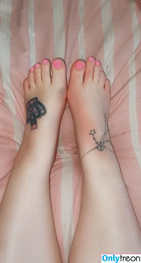 girlygirlfreepage nude photo #0016 (_garlicgirl)