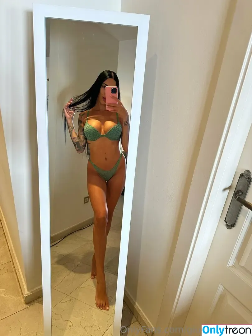 giuliascarozza nude photo #0005 (therealgiuliascarozza)