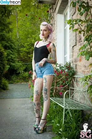 gladycesuicide / Gladyce / gladycefavour nude photo #0570