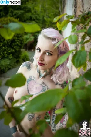 gladycesuicide / Gladyce / gladycefavour nude photo #0605