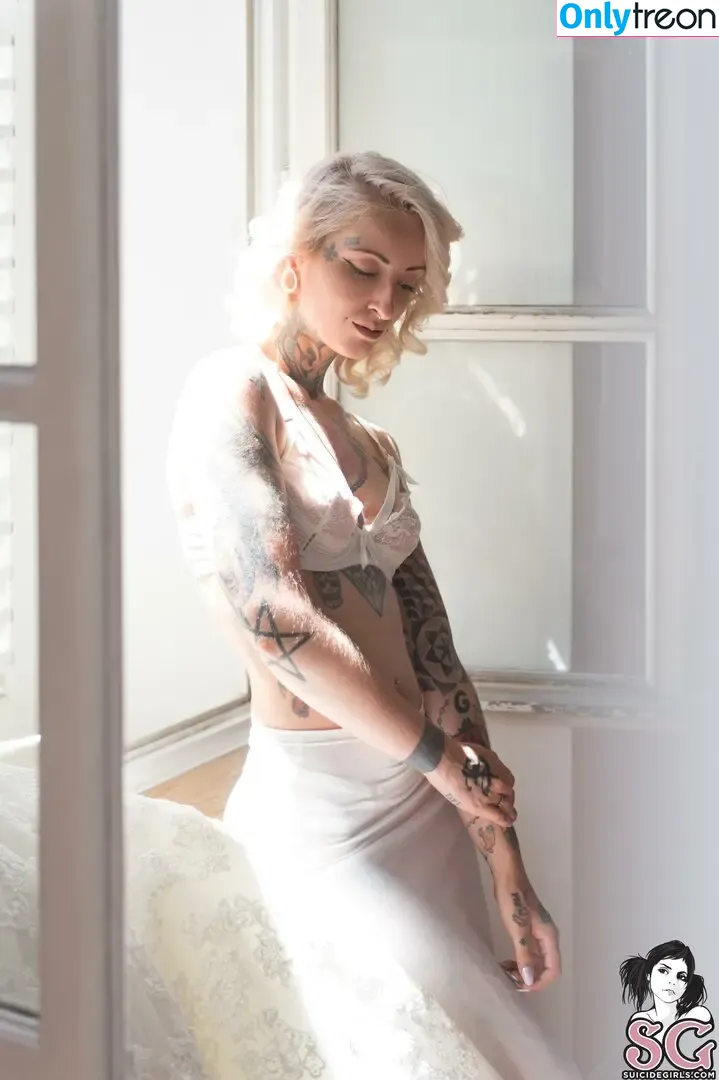 gladycesuicide nude photo #0910 (Gladyce / gladycefavour)