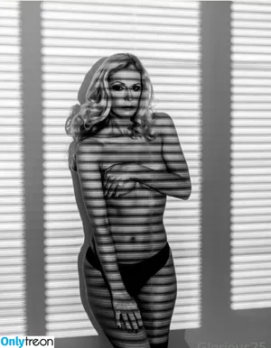 Glorious25 / Glorious85 / Sunsetkiss11 / Victoria McCluskey nude photo #0002