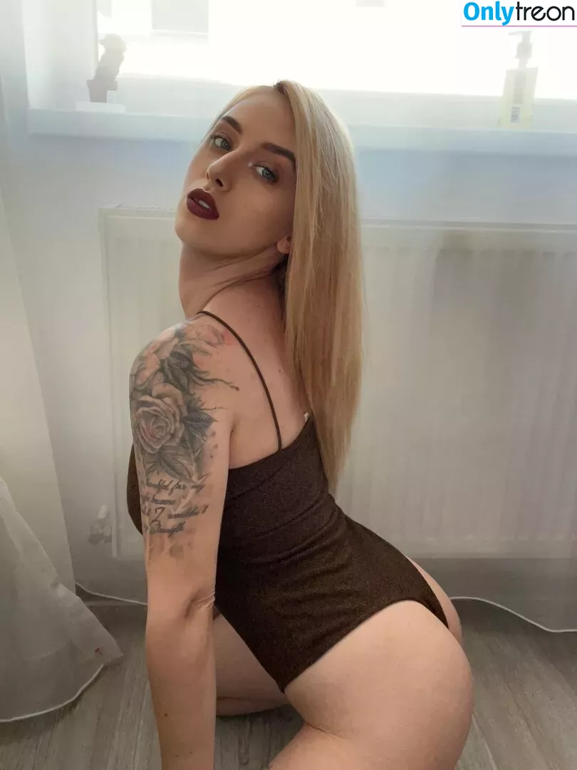 goddess-blaze nude photo #0023 (goddess_blaze_)
