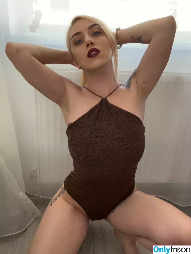 goddess-blaze nude photo #0025 (goddess_blaze_)