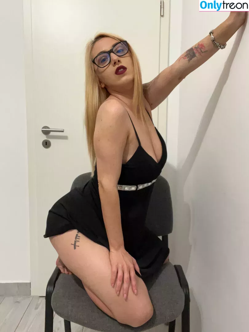 goddess-blaze nude photo #0035 (goddess_blaze_)