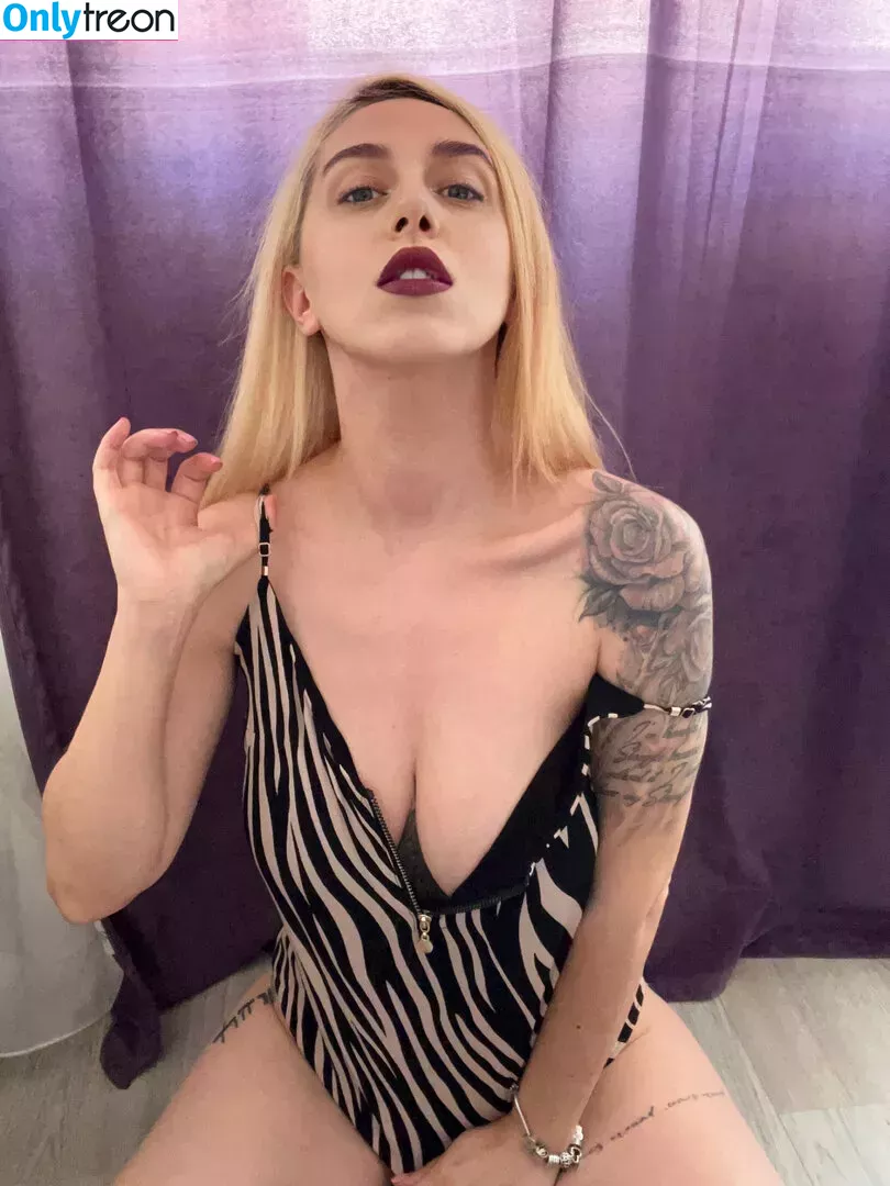goddess-blaze nude photo #0038 (goddess_blaze_)