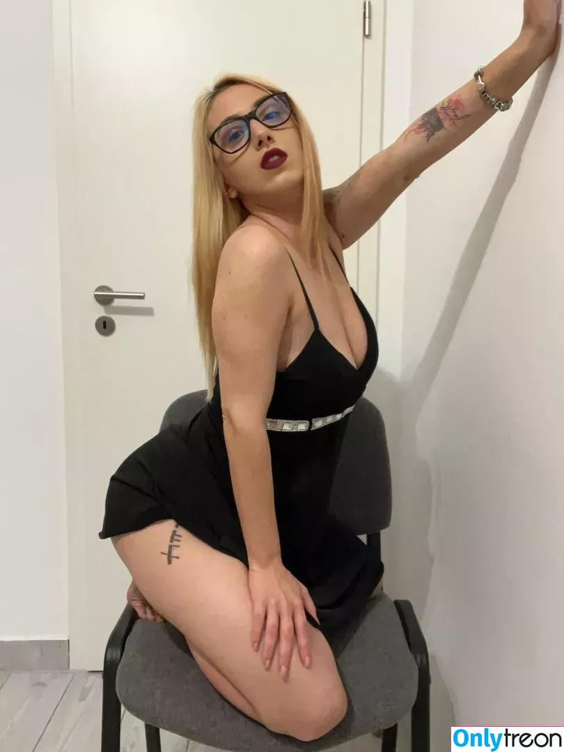 goddess-blaze nude photo #0047 (goddess_blaze_)