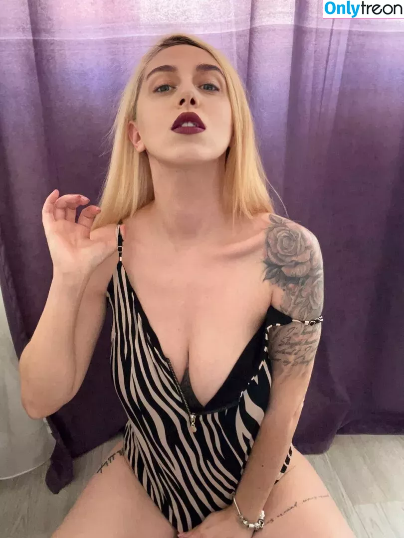 goddess-blaze nude photo #0049 (goddess_blaze_)