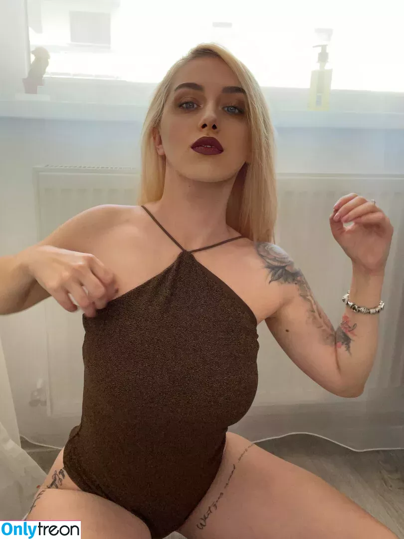 goddess-blaze nude photo #0053 (goddess_blaze_)