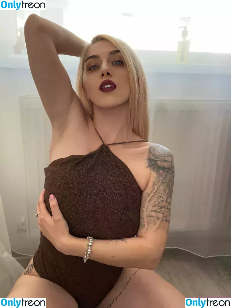 goddess-blaze nude photo #0054 (goddess_blaze_)