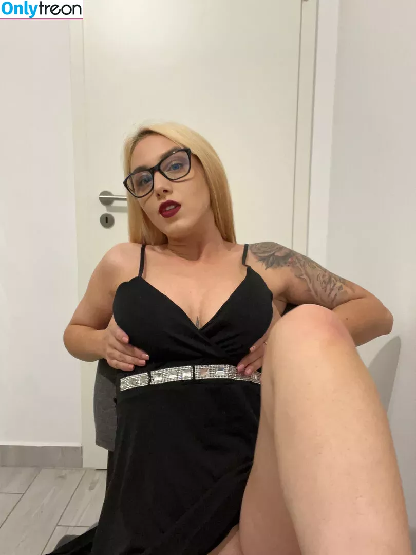 goddess-blaze nude photo #0078 (goddess_blaze_)