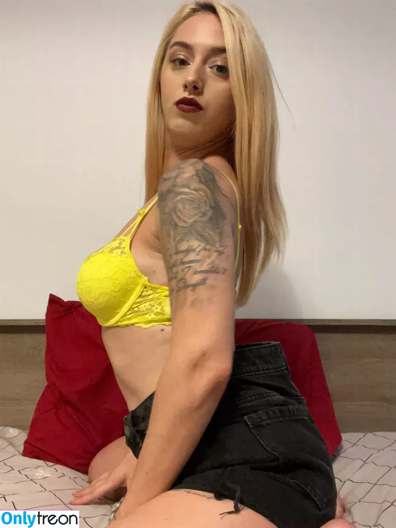 goddess-blaze nude photo #0080 (goddess_blaze_)