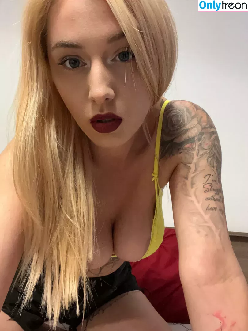 goddess-blaze nude photo #0150 (goddess_blaze_)