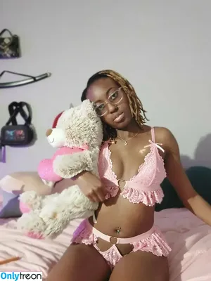Goddesslynn28 / LynnTheRula nude photo #0003