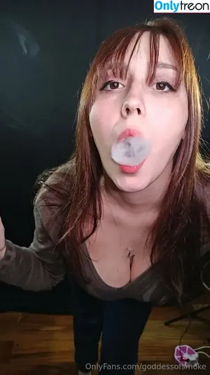 goddessofsmoke / goddess__of__smoke nude photo #0138