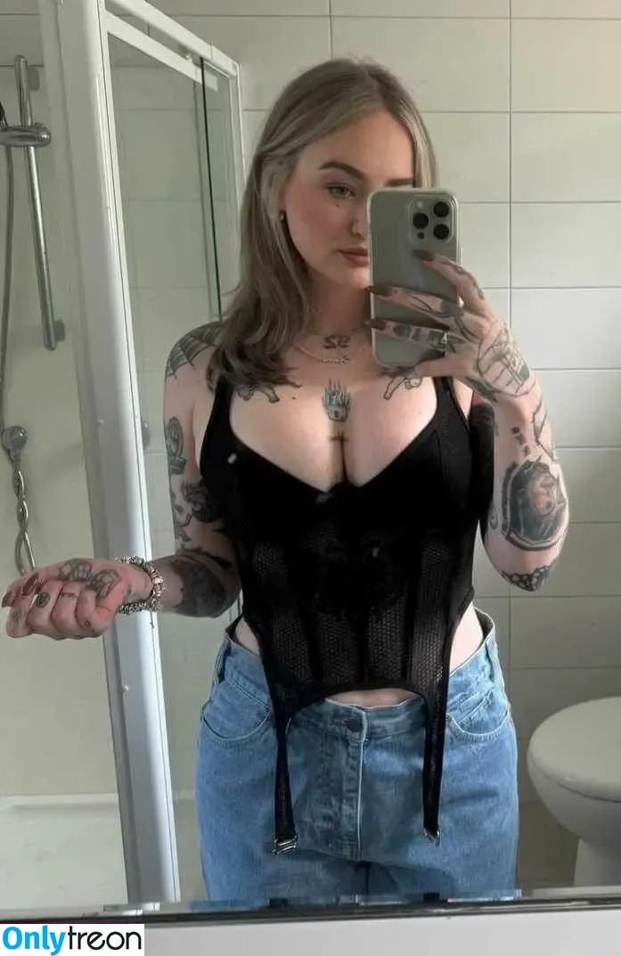 Goth Queen nude photo #0043 ( / lil__ked / lil_ked)