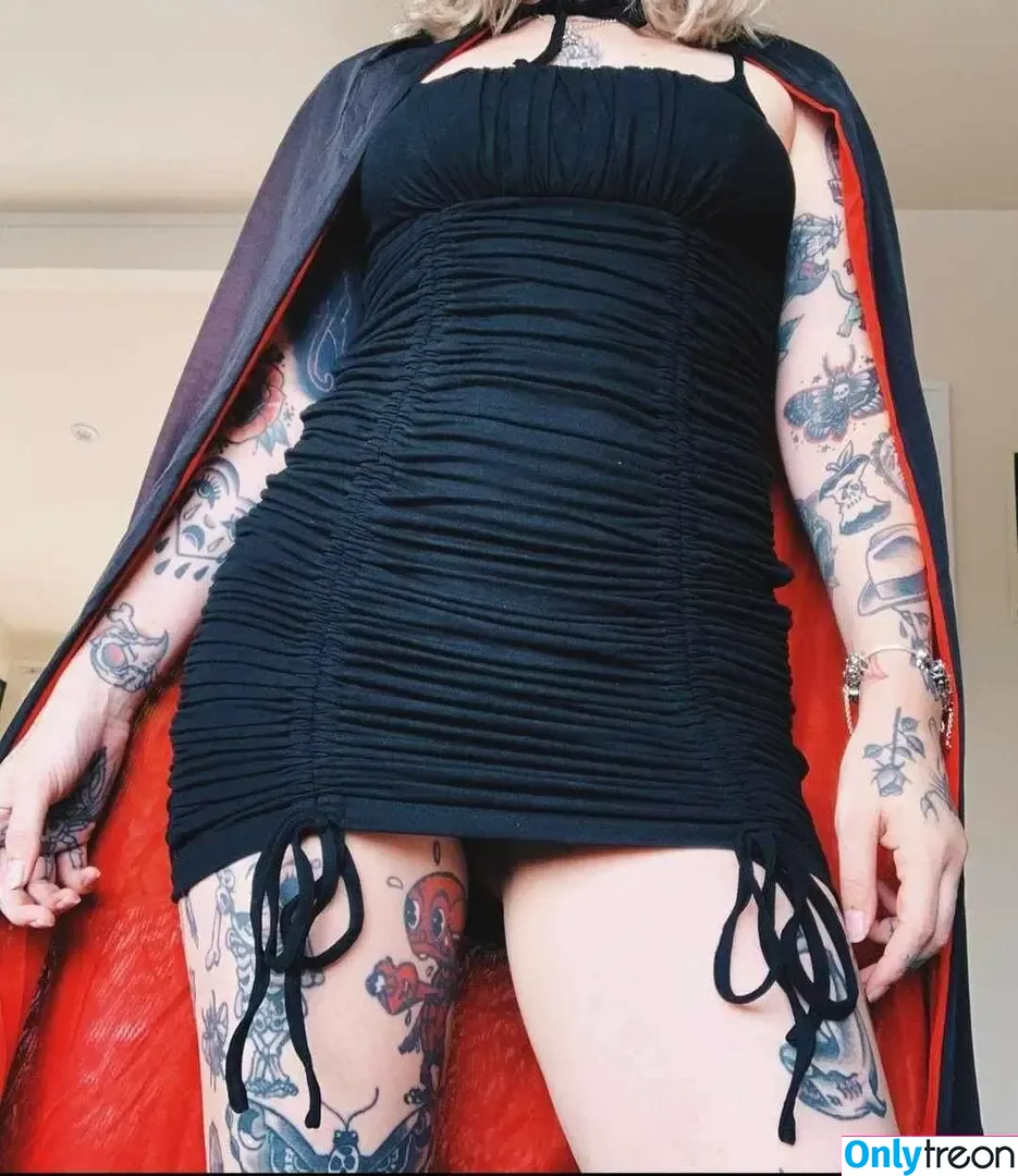 Goth Queen nude photo #0050 ( / lil__ked / lil_ked)