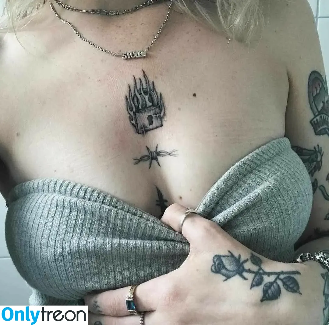 Goth Queen nude photo #0052 ( / lil__ked / lil_ked)