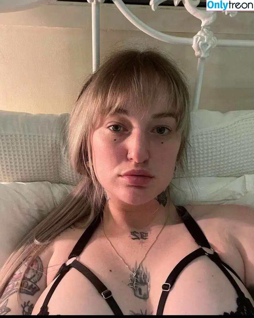Goth Queen nude photo #0054 ( / lil__ked / lil_ked)