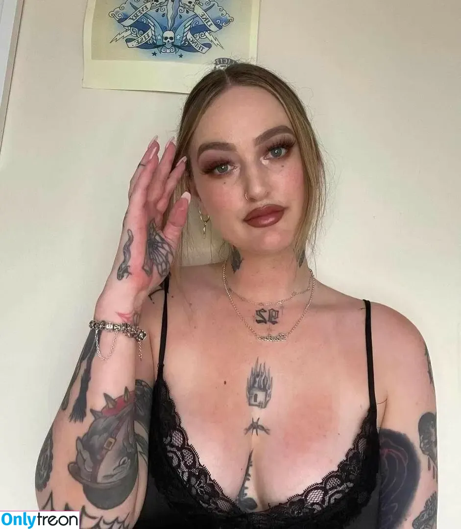 Goth Queen nude photo #0055 ( / lil__ked / lil_ked)