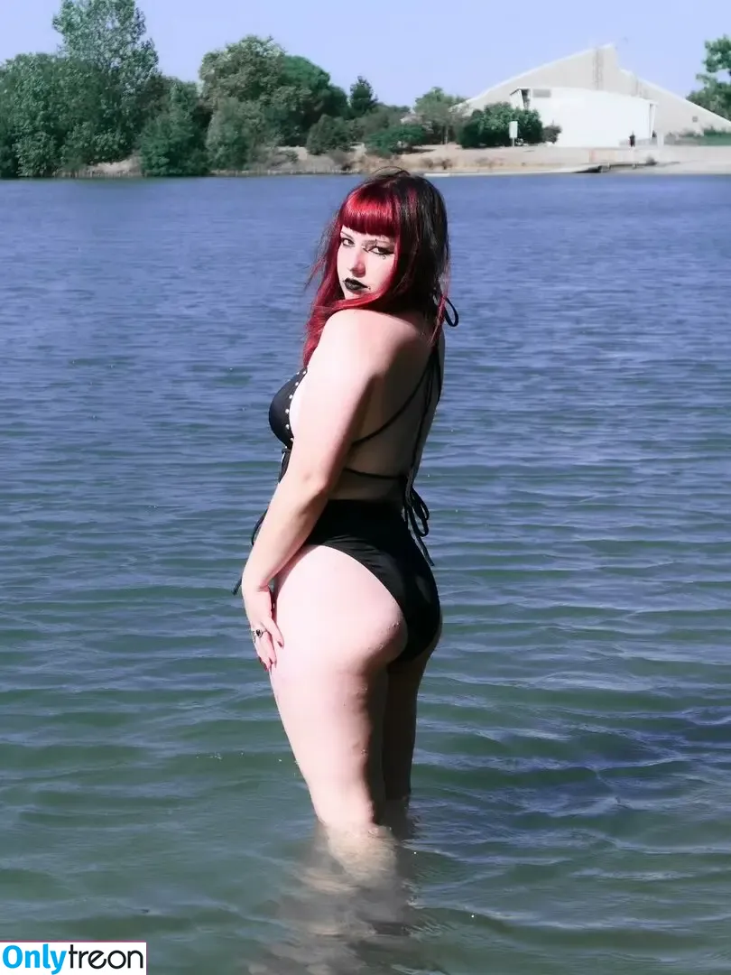 gothbynight nude photo #0017 (Sophie Couser)