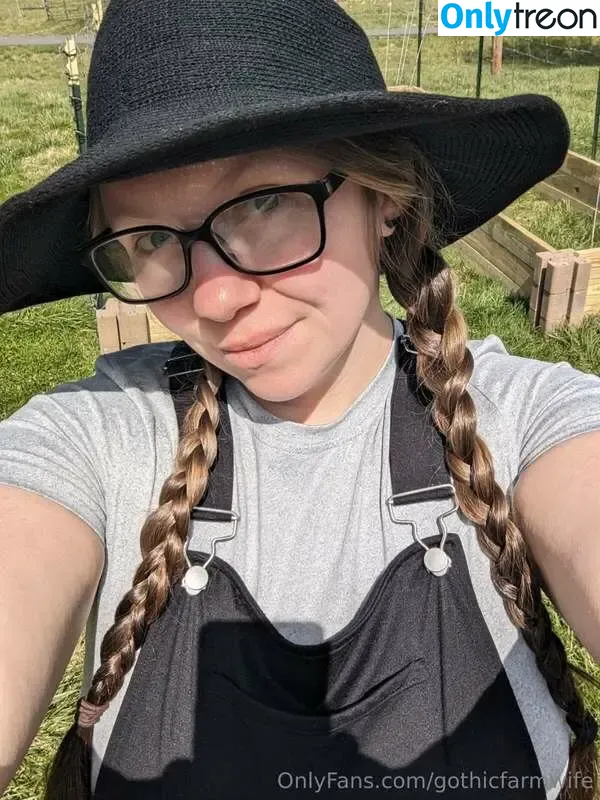 Gothicc Farm Wife nude photo #0015 (gothiccfarmwife / thisfarmwife)