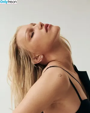 Grace VanderWaal / gracevanderwaal nude photo #0144